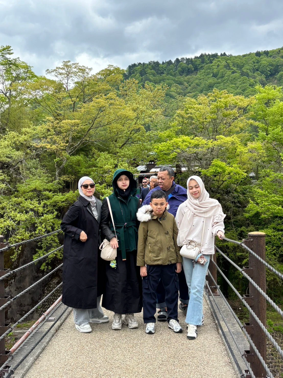 Keceriaan rombongan tour Nayowa menikmati liburan di Jepang